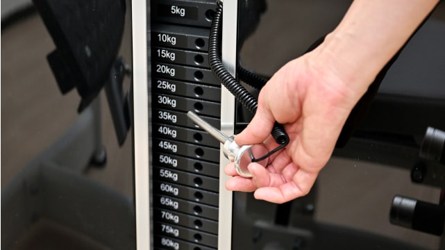 重量の設定もピンをさすだけ！