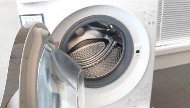 洗濯物を取り出す