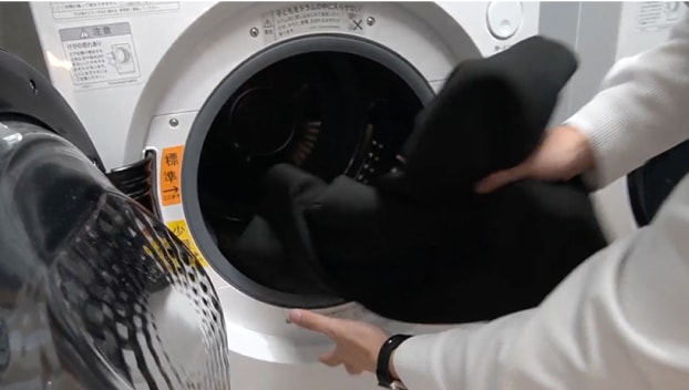 洗濯物を取り出す