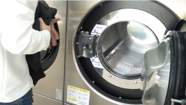 中に何もないことを確認