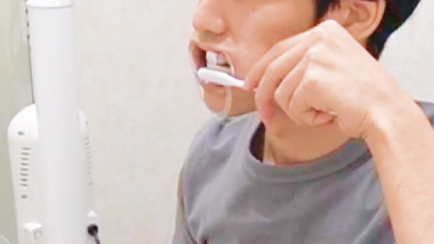 3.歯磨剤を塗布する