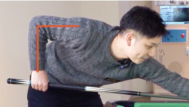 右腕が90度になるように構える