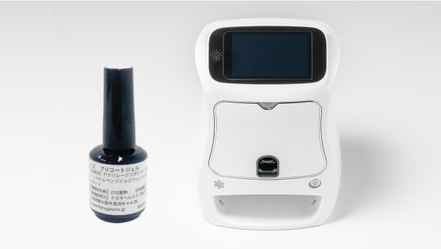 5.プリンター専用コートを爪に塗る